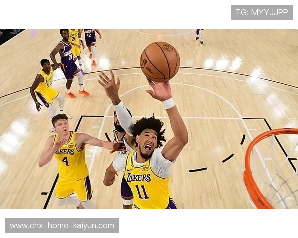 球迷怒喷替补管理：为何一位潜力中锋被长期埋没？